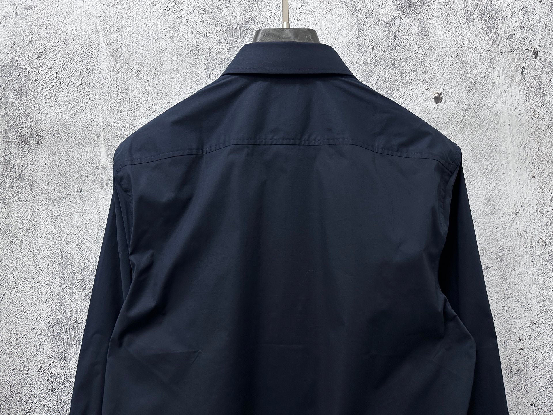 Burberry long-sleeve shirt back with yoke seam and curved collar line, navy