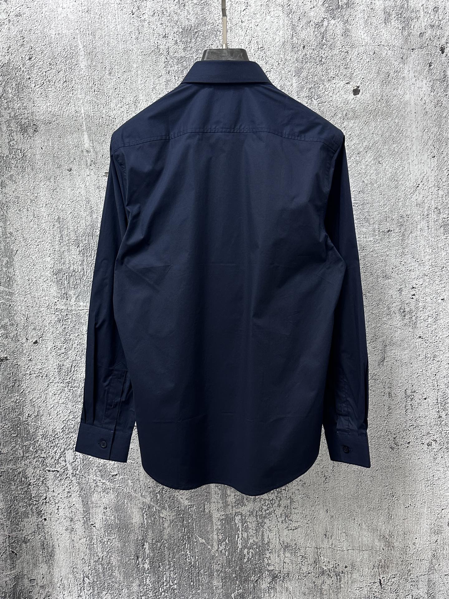 Burberry long-sleeve shirt back view with yoke and curved hem, navy