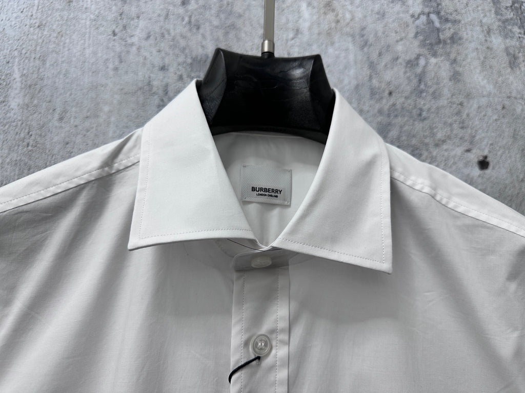 Long-sleeve button-up shirt collar, white, with inner neck tag and front button