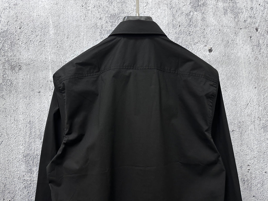 Burberry long-sleeve shirt in black, back yoke and shoulders close-up