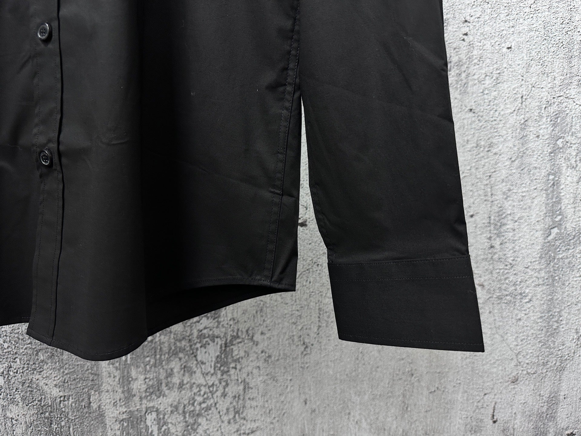 Burberry long-sleeve shirt in black, sleeve cuff and hem detail