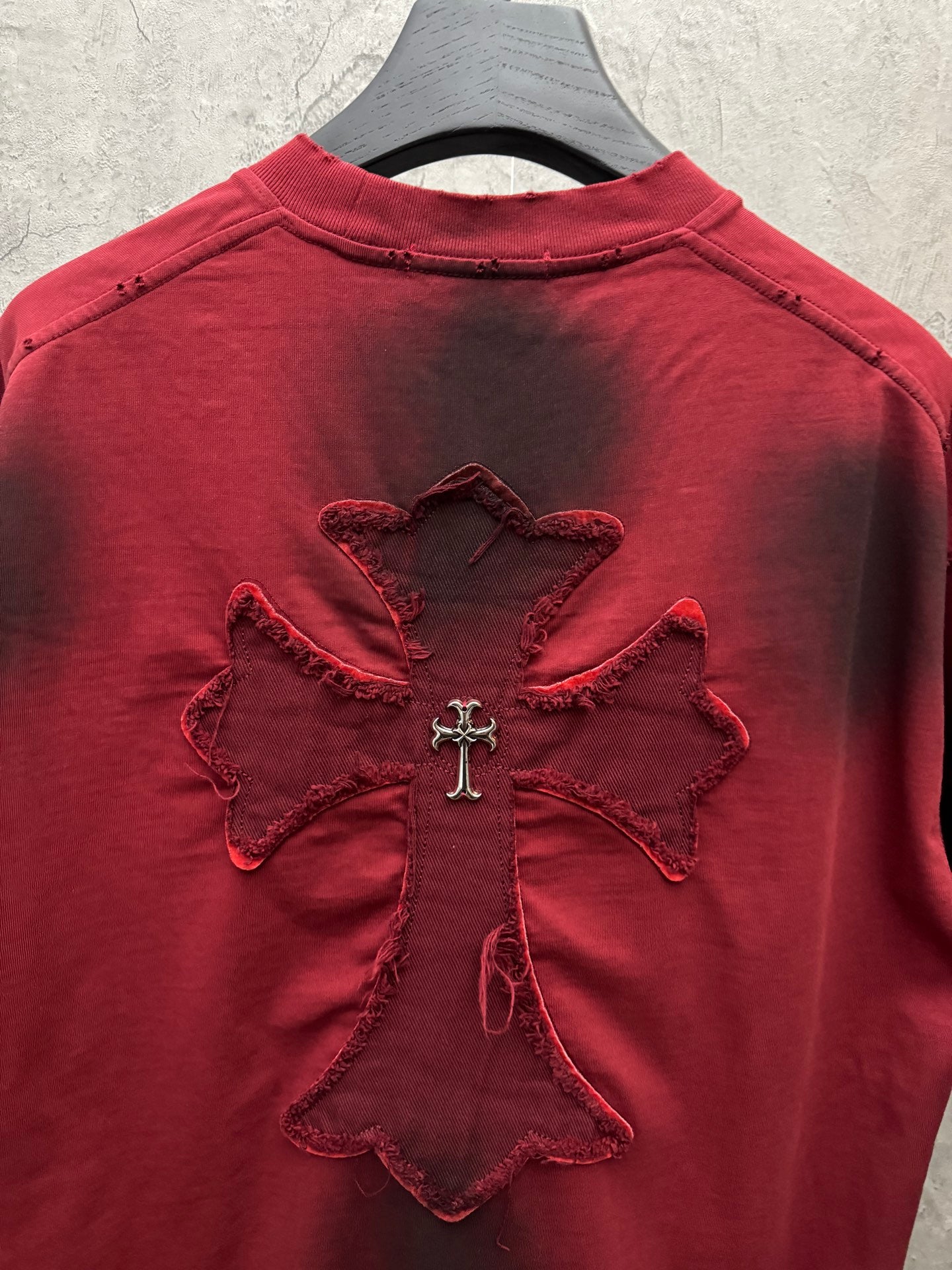 Red short-sleeve T-shirt back with large cross floral appliqué centered