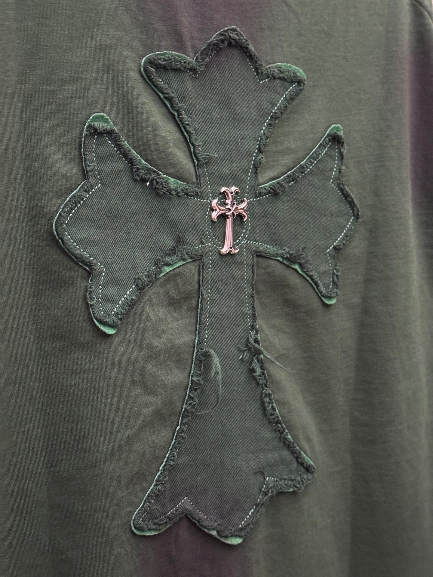 Green short-sleeve T-shirt close-up of embroidered angel cross emblem