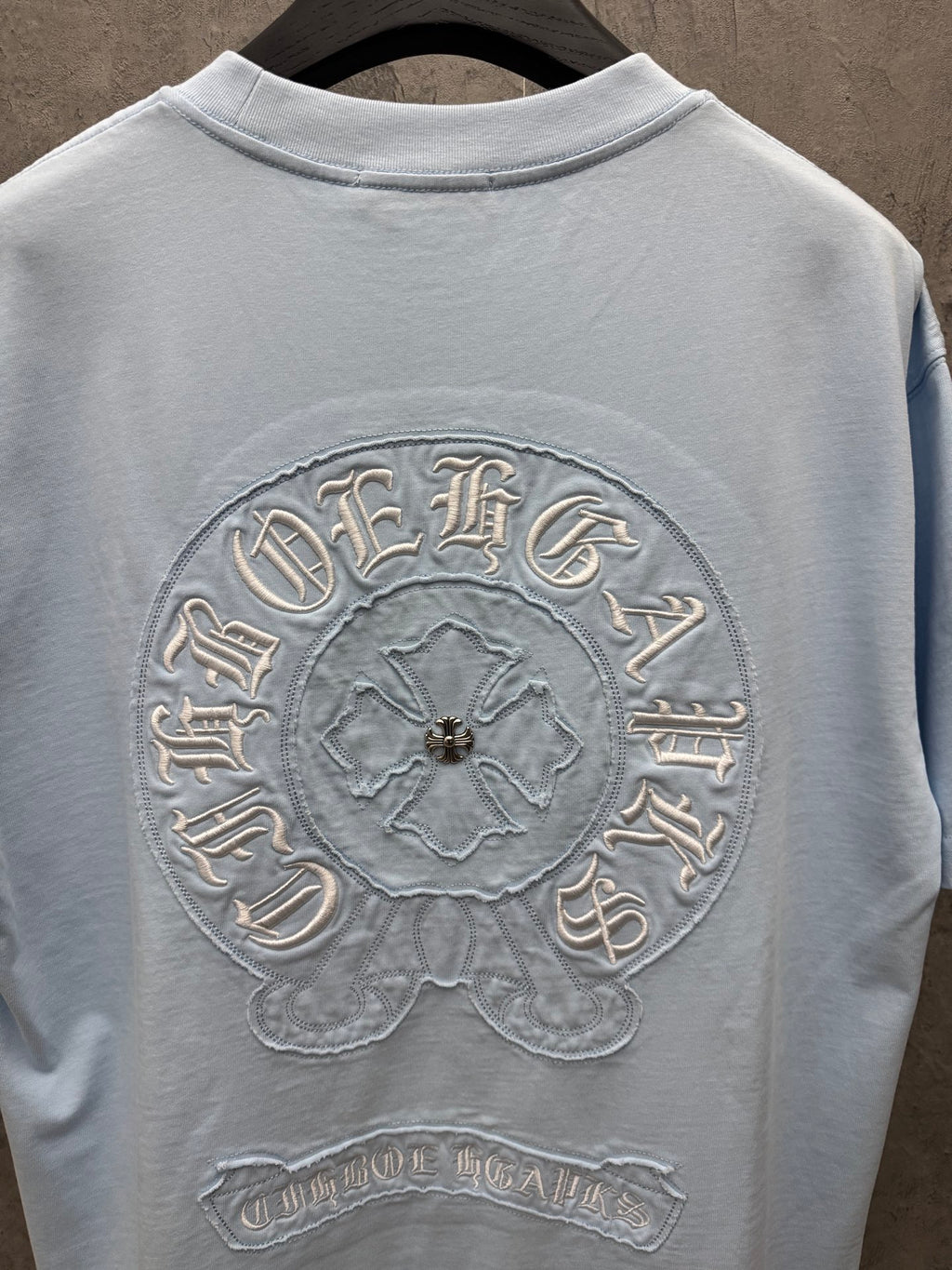 Light blue crewneck T-shirt with large back crest and arched lettering
