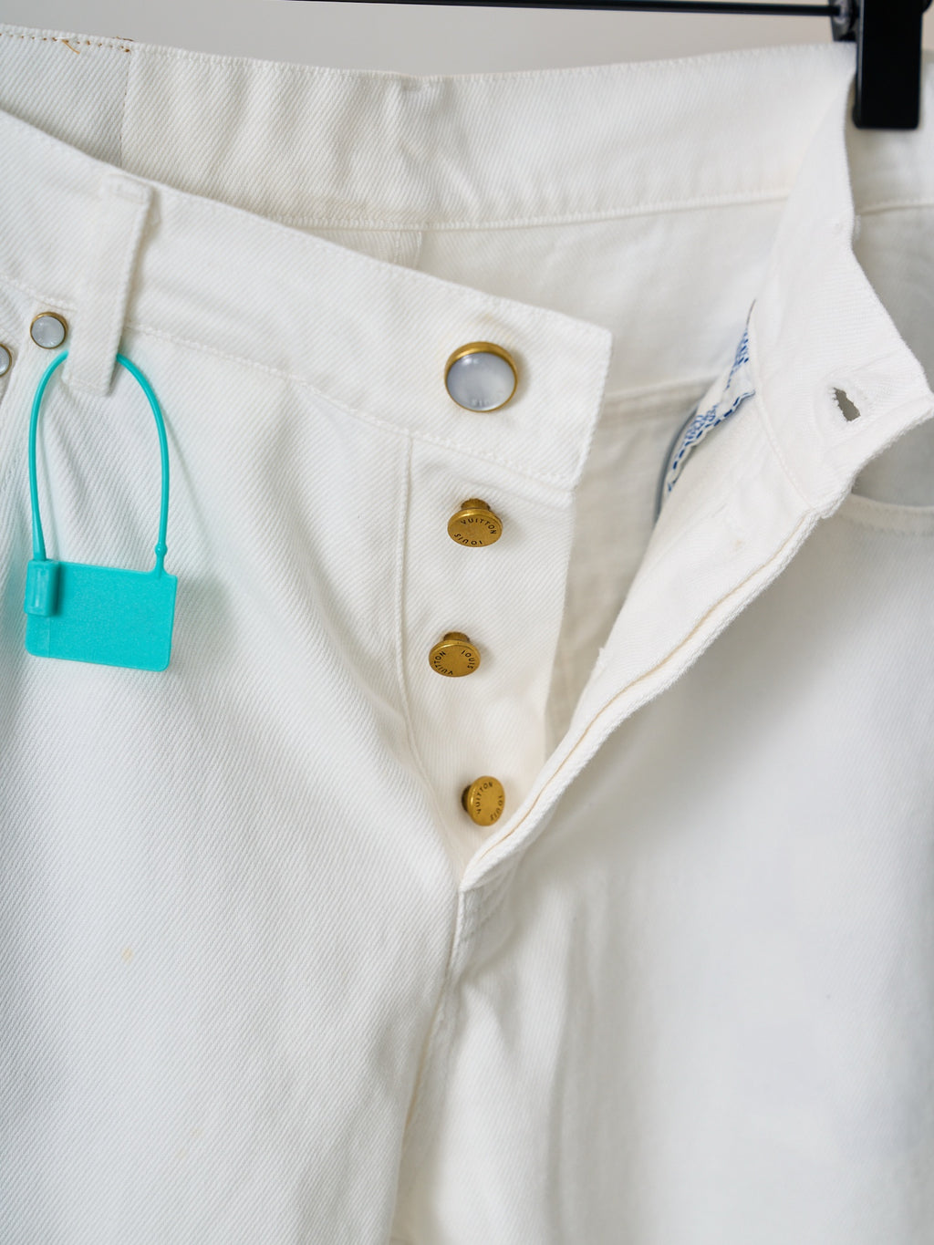 Louis Vuitton white jeans front pockets with gold-toned buttons and tag