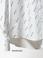 Long-sleeve shirt hem with allover black logo pattern and gathered fabric at the bottom