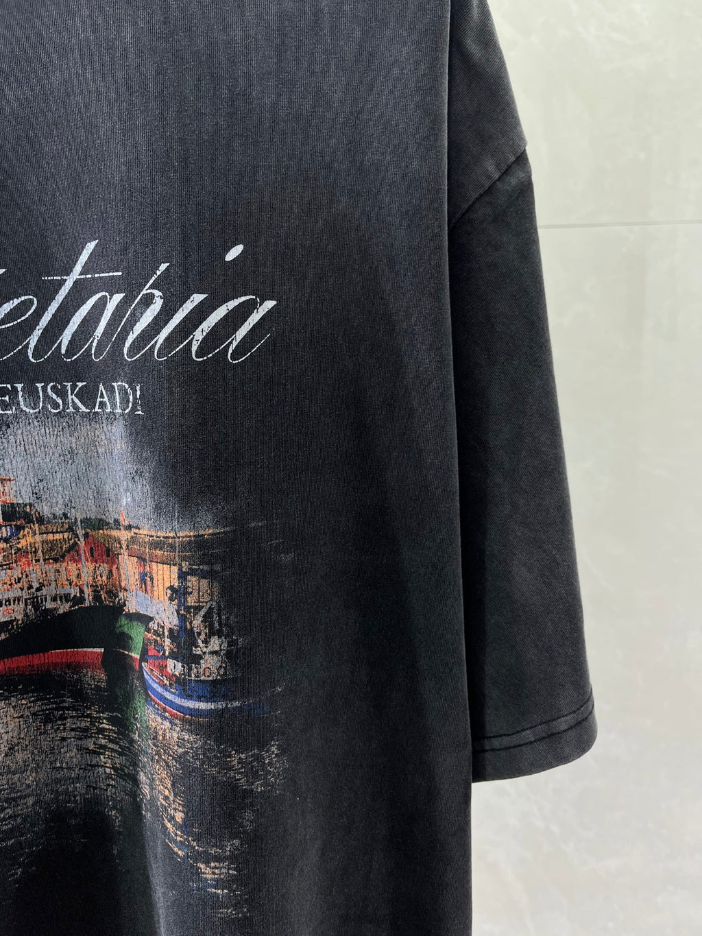 Navy T-shirt sleeve and front graphic with Getaria lettering and EUSKADI text.