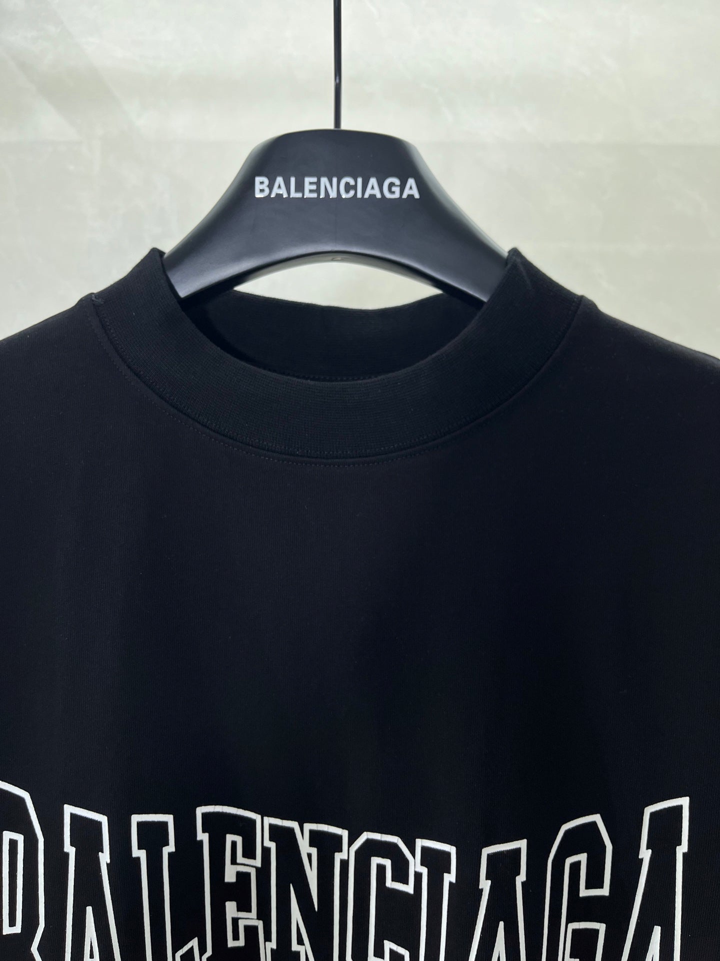 Navy crewneck T-shirt collar with Balenciaga graphic wordmark