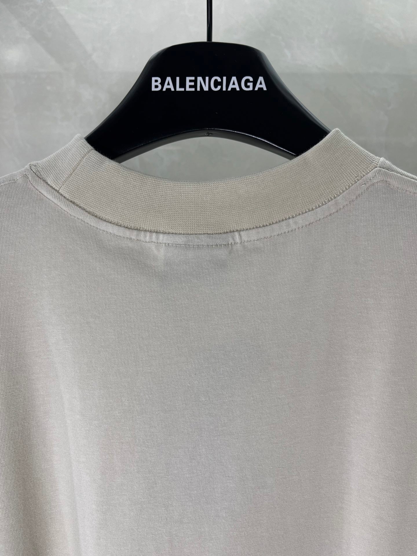 Balenciaga light cream crew-neck T-shirt with neckline collar detail