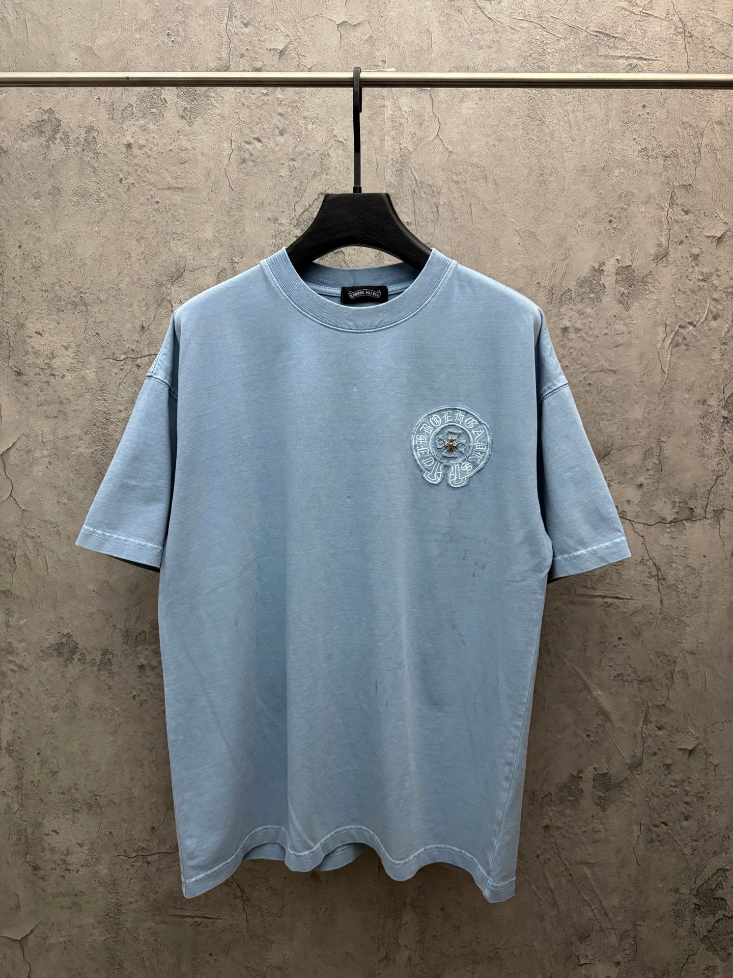 Light blue T-shirt with crew neck and small chest crest embroidery