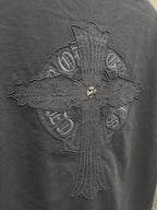 Dark gray T-shirt winged cross crest embroidery close-up
