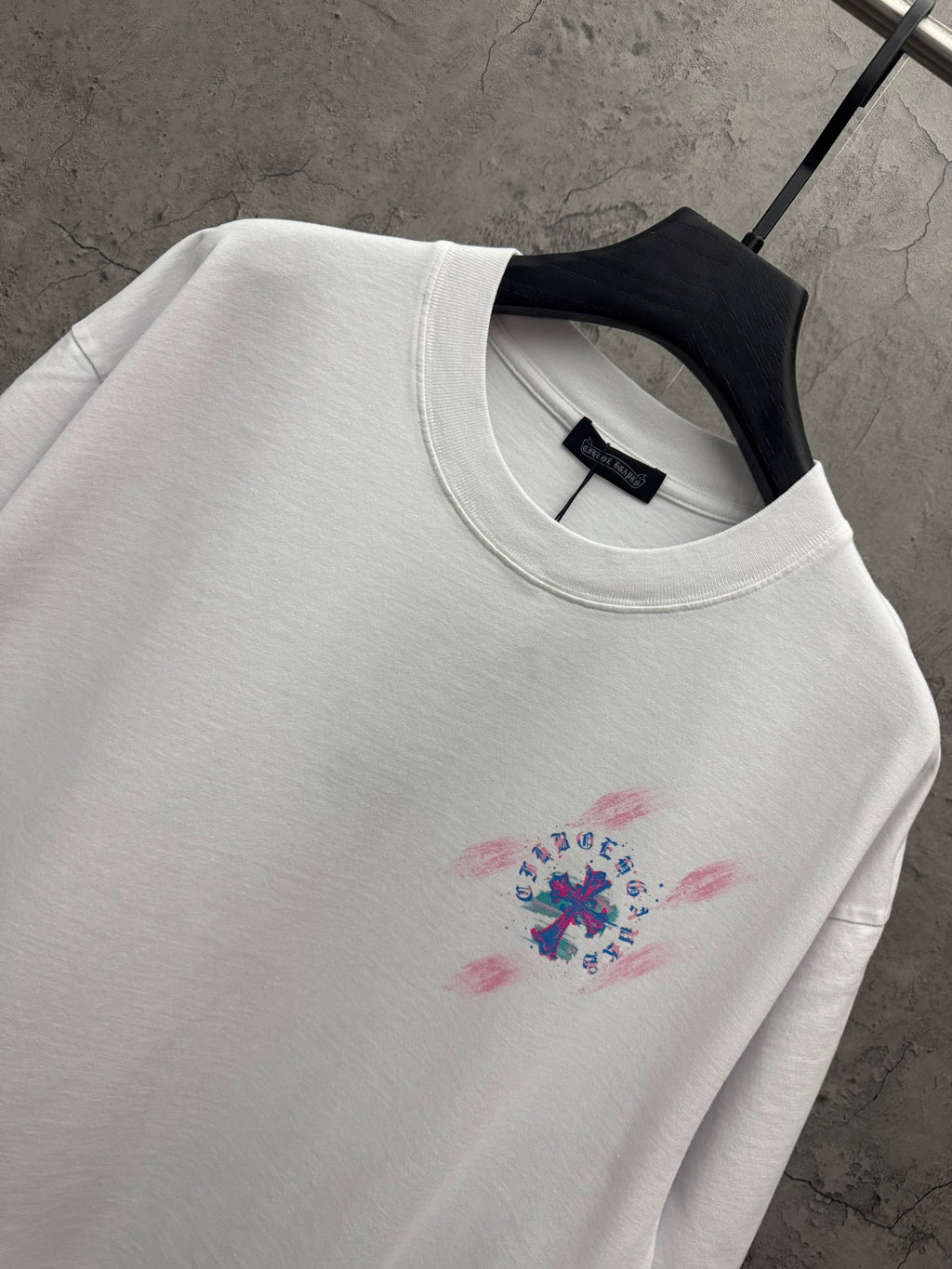 White T-shirt with crew neck and small chest graphic print
