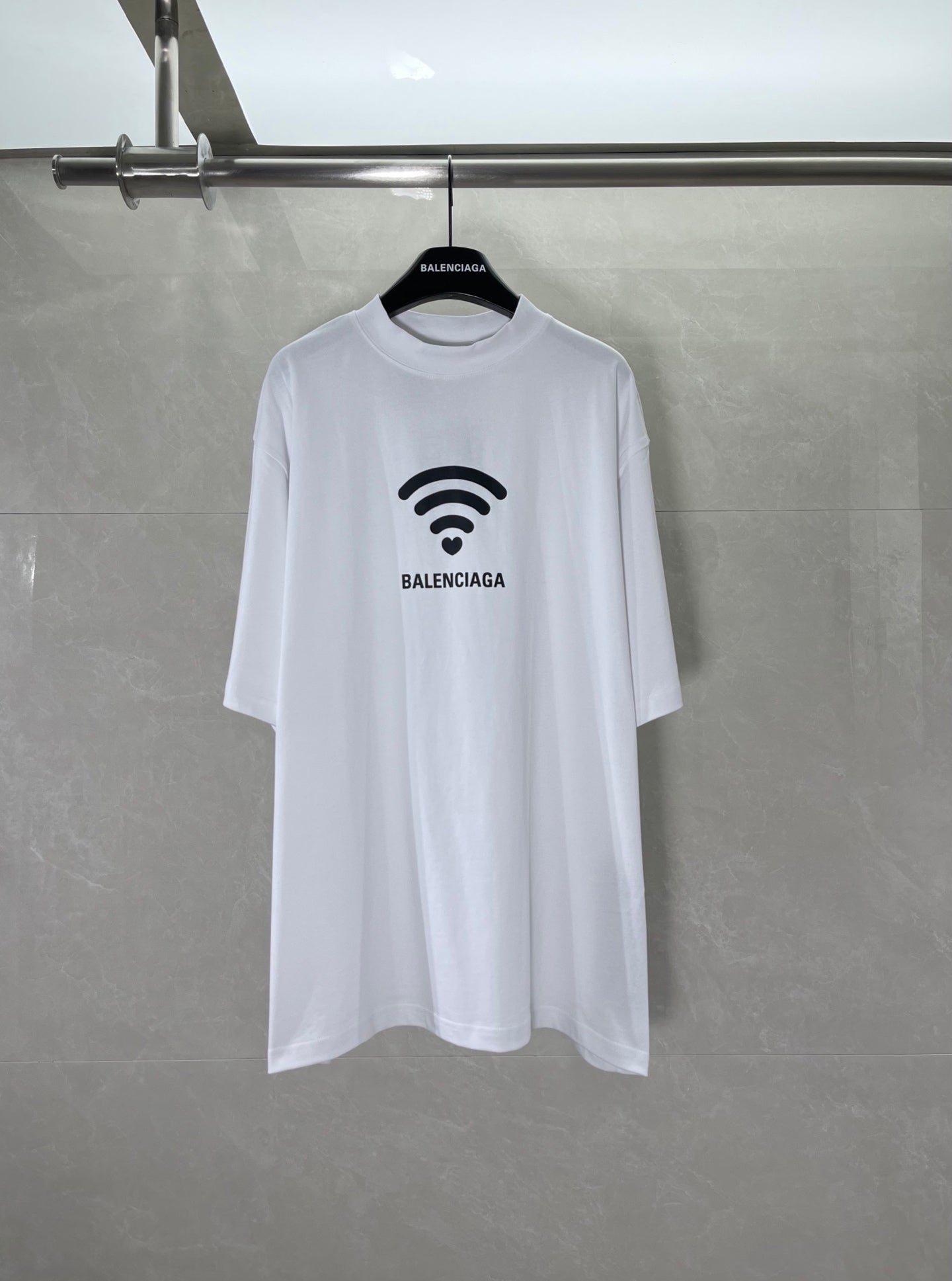 White Balenciaga short-sleeve T-shirt with Wi-Fi heart graphic at chest