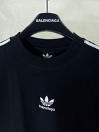 Short-sleeve T-shirt close-up: crew neck and small chest logo