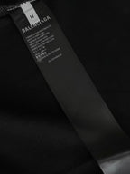 Inside neck label on dark T-shirt showing size M and care text