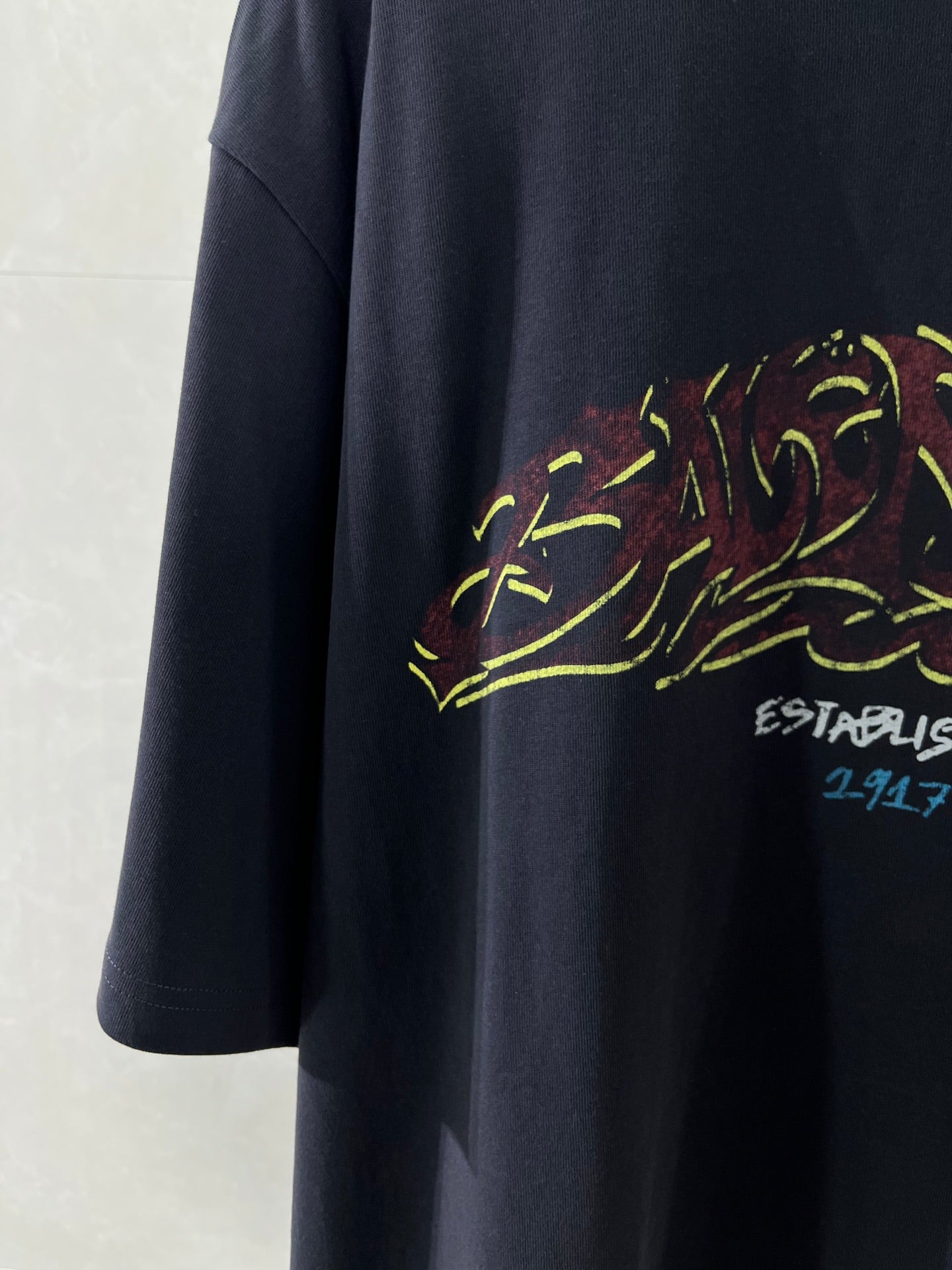 Balenciaga short-sleeve T-shirt sleeve with neon graffiti-style print