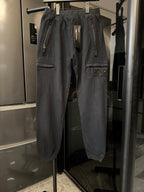 Stone Island cargo trousers in dark gray, elastic waistband, drawstring, side tabs and pockets