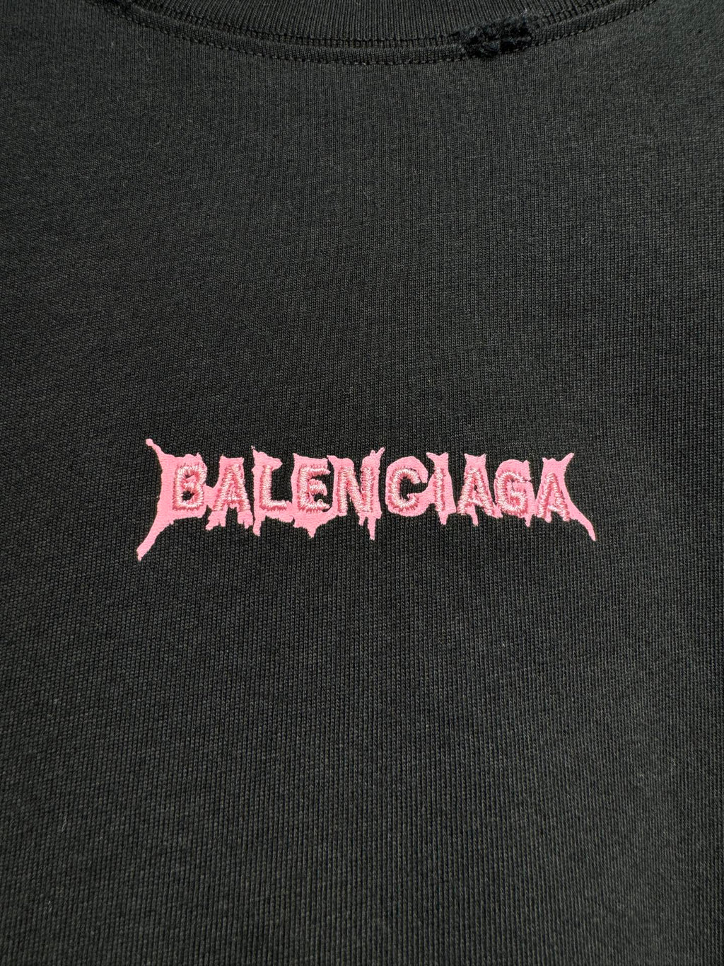 Short-sleeve top with pink Balenciaga logo on dark fabric