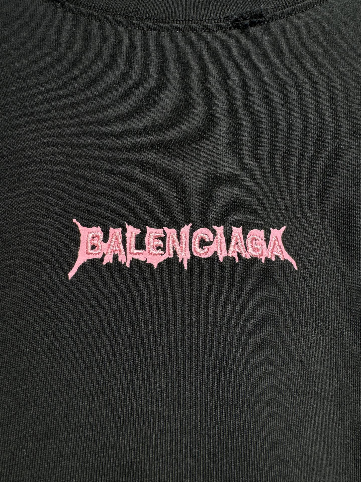 Short-sleeve top with pink Balenciaga logo on dark fabric