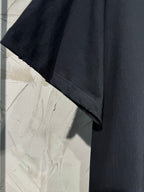 Black T-shirt sleeve and hem detail, short cuff edge