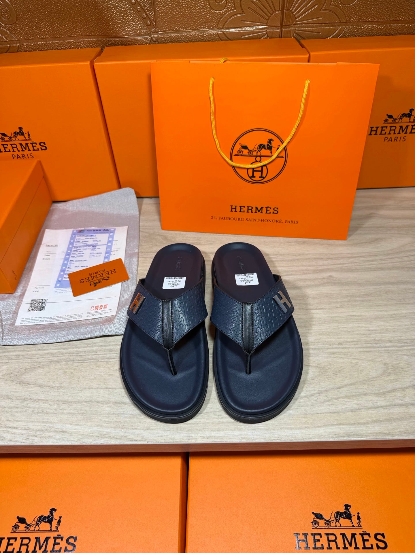 Hermes leather sandals in dark blue, two straps and logo H hardware, pair front view