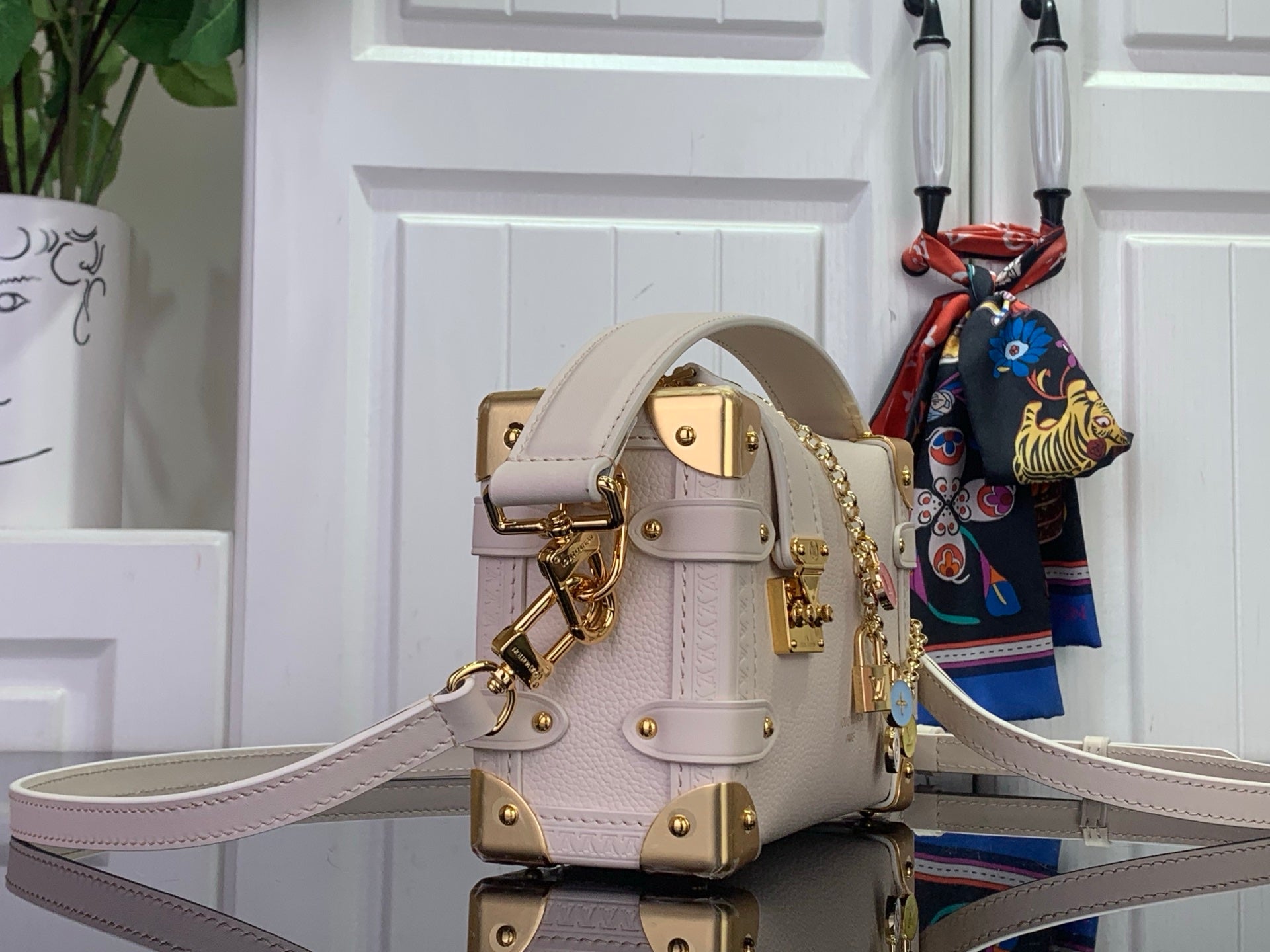 Louis Vuitton handbag in light pink leather with gold clasp and crossbody strap