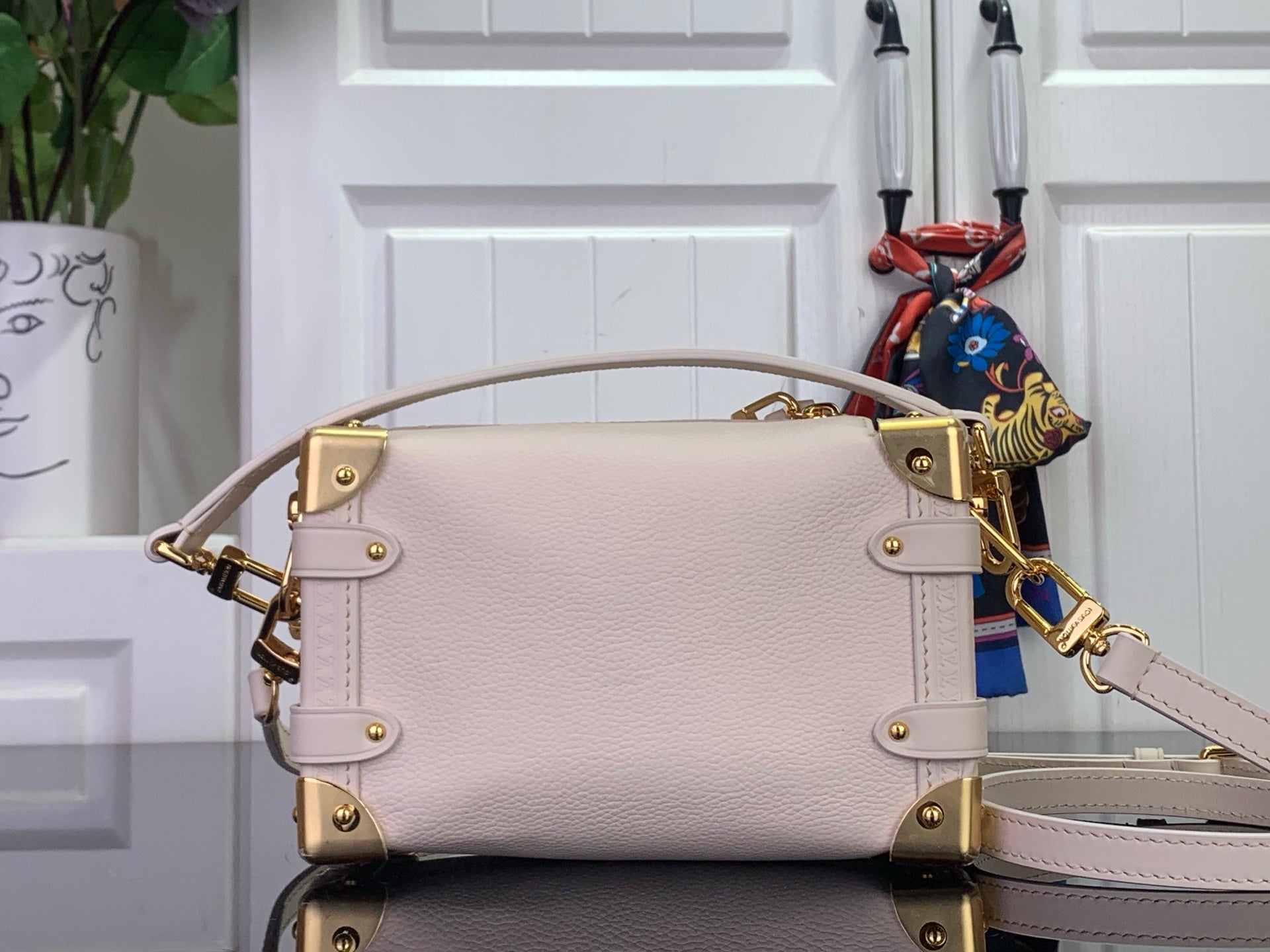 Louis Vuitton handbag in light pink leather with curved top handle and gold studs
