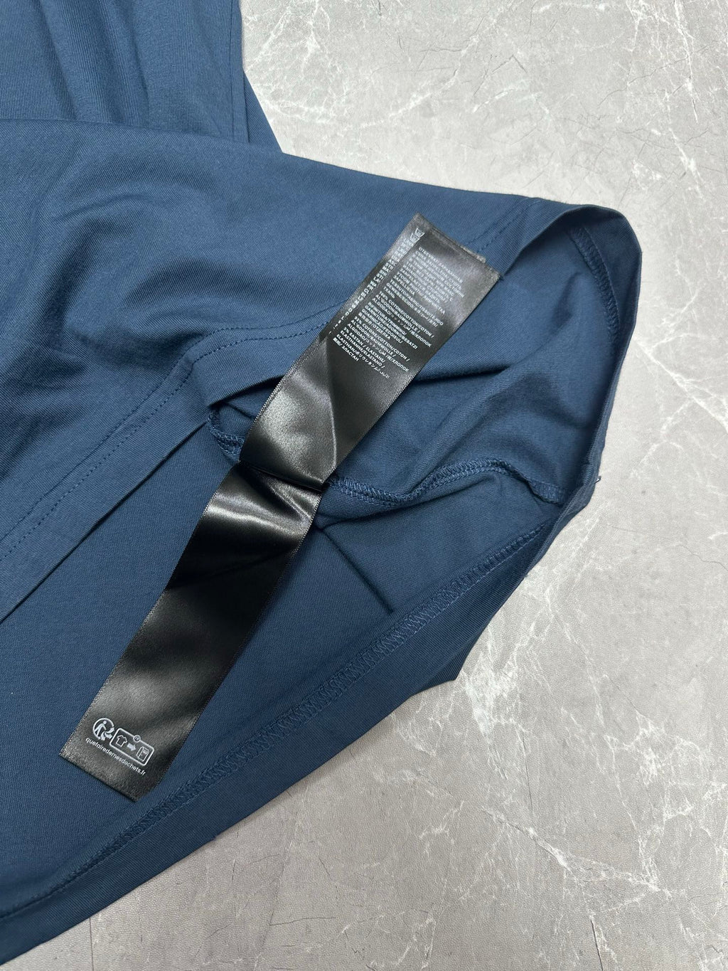Balenciaga short-sleeve T-shirt inside collar with stitched label and care tags
