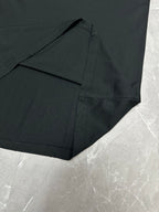 Black short-sleeve T-shirt folded shoulder and collar seam detail