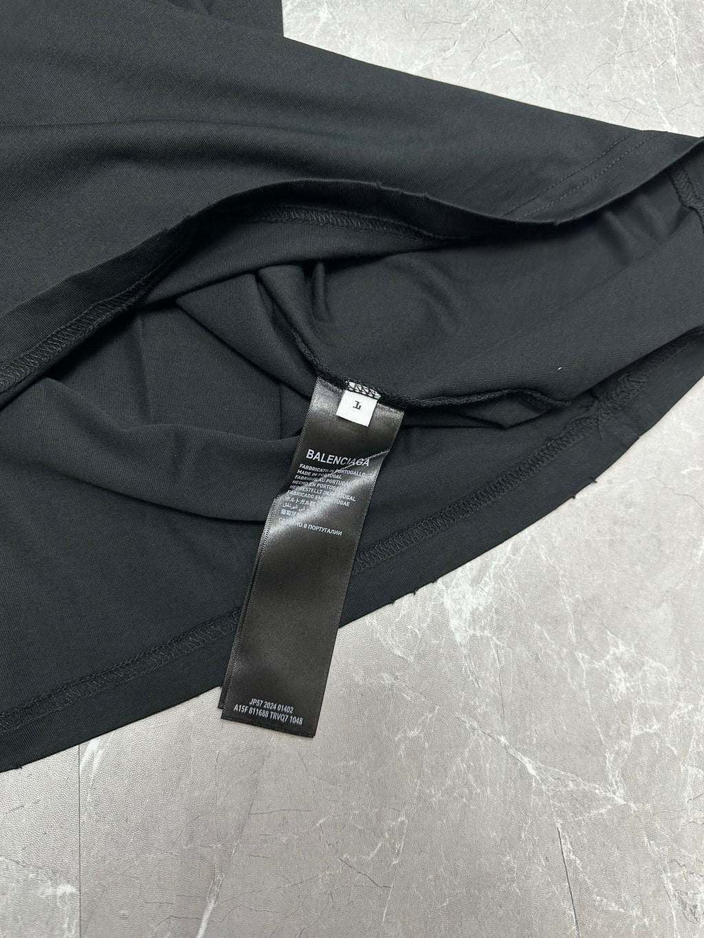 Black short-sleeve T-shirt neckline with BALENCIAGA fabric label