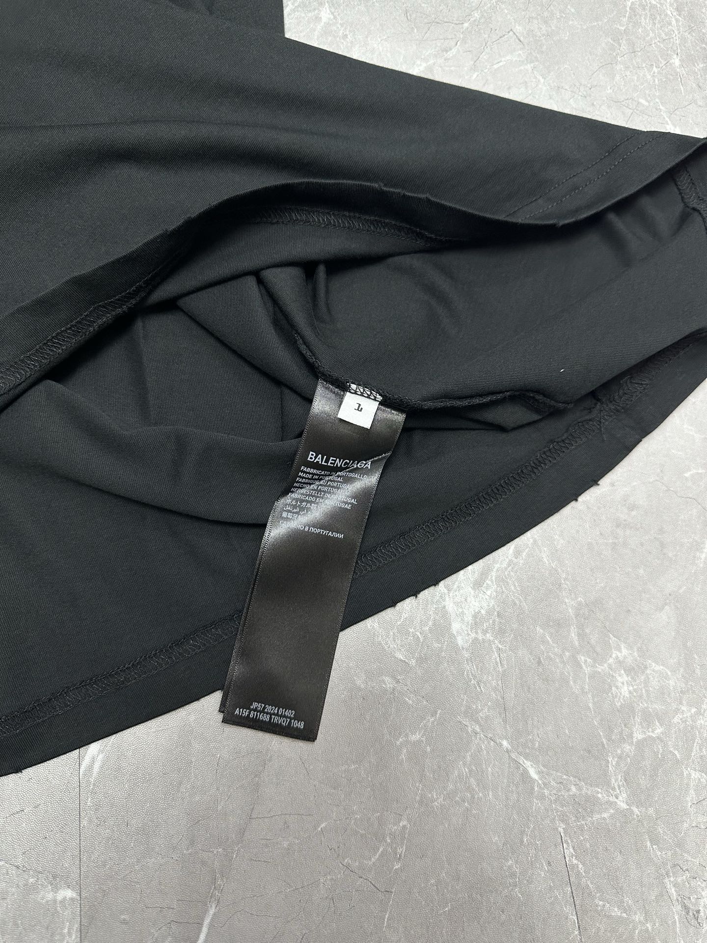 Black short-sleeve T-shirt neckline with BALENCIAGA fabric label
