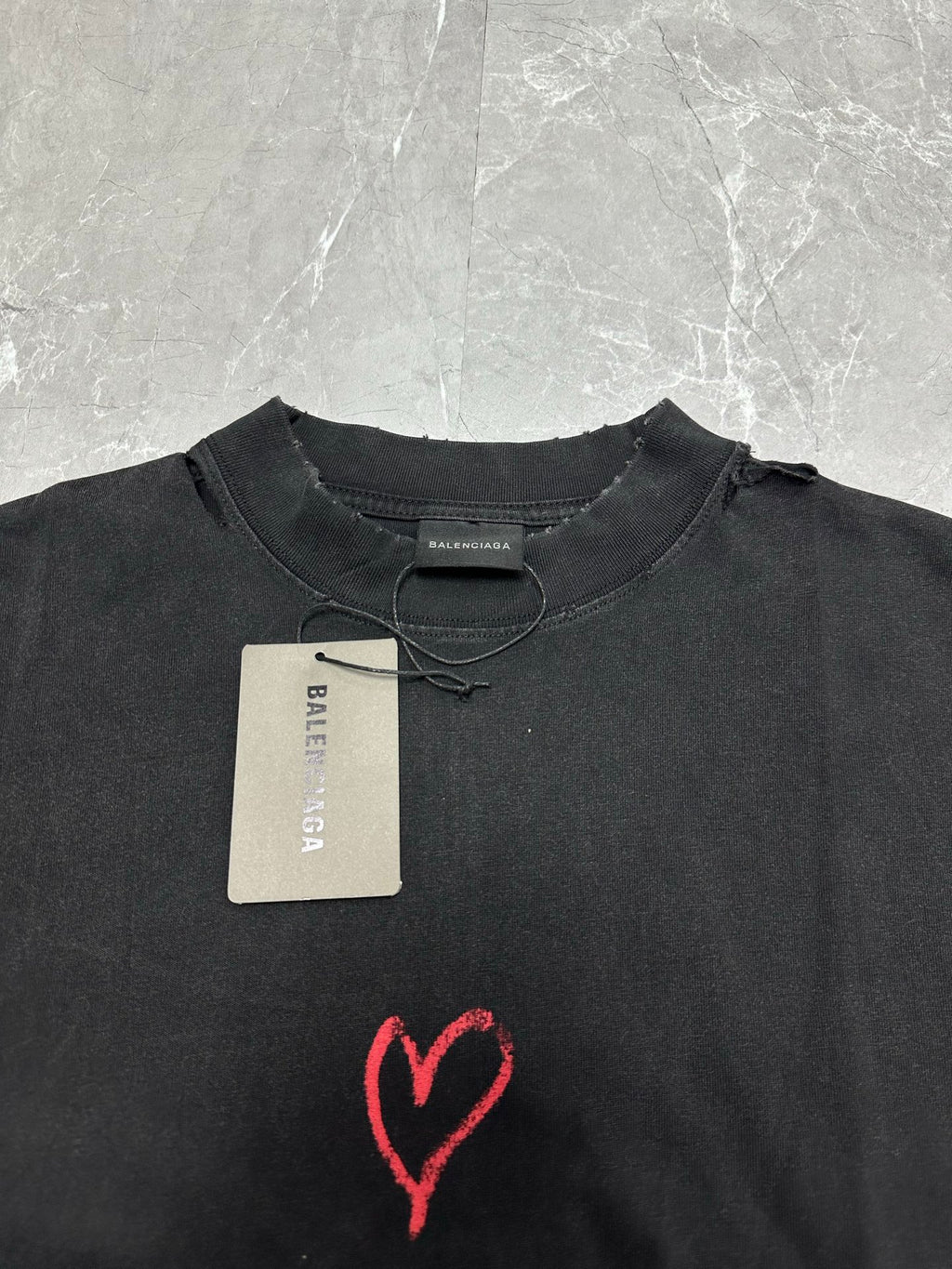 Balenciaga short-sleeve T-shirt neckline, dark gray fabric, red heart graphic