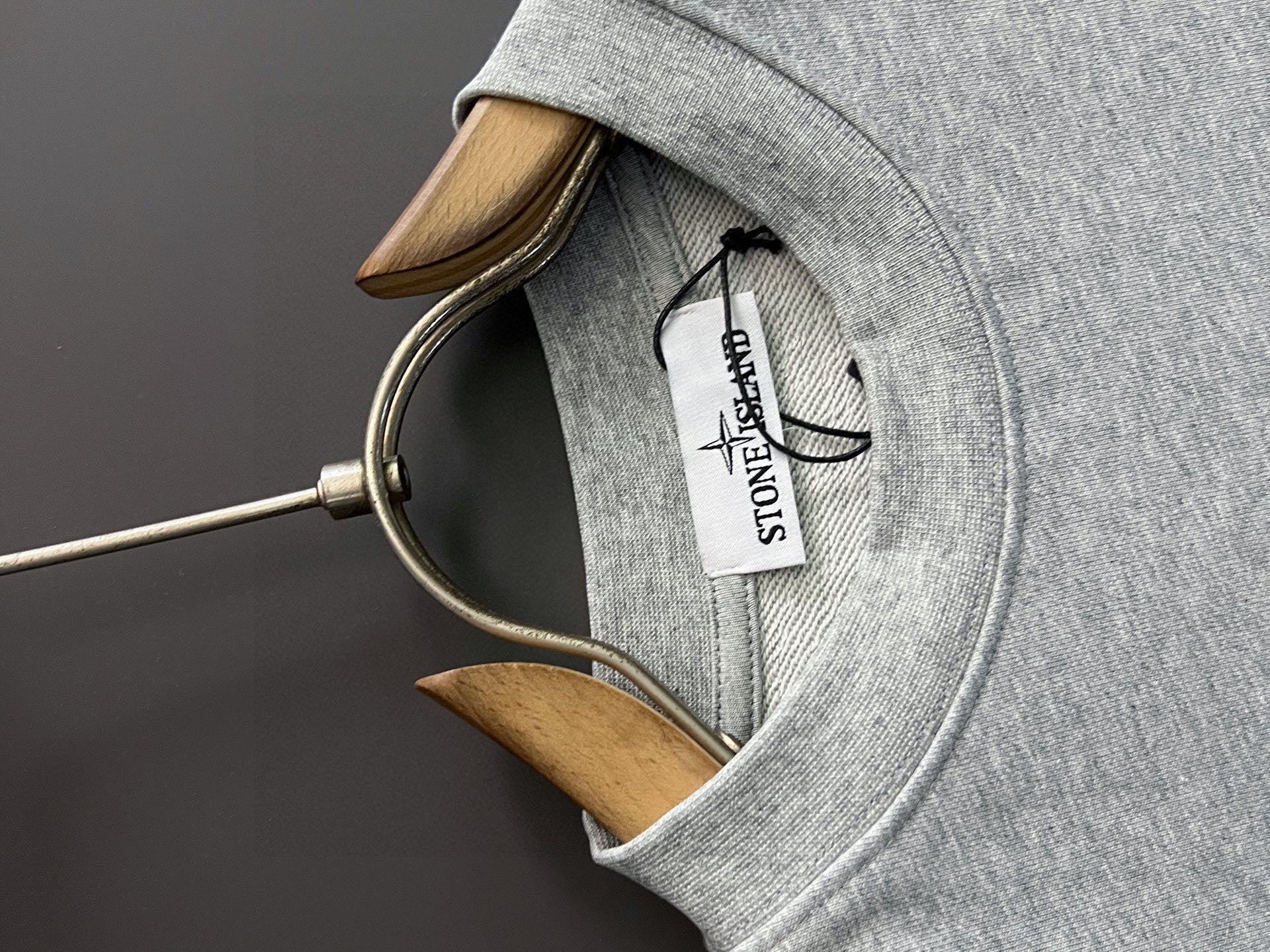 Grey sweatshirt collar with inner brand neck label