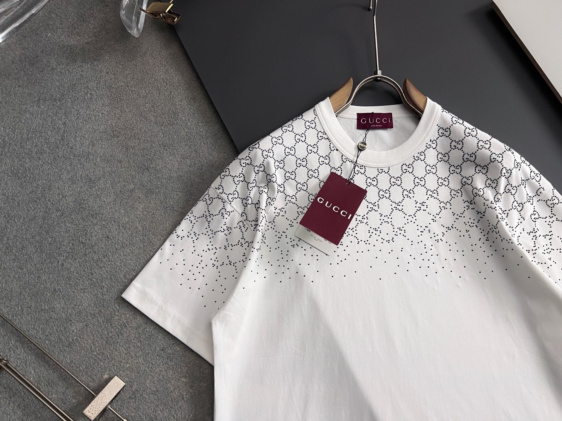 Gucci short-sleeve T-shirt with GG monogram pattern, crew neck, maroon tag
