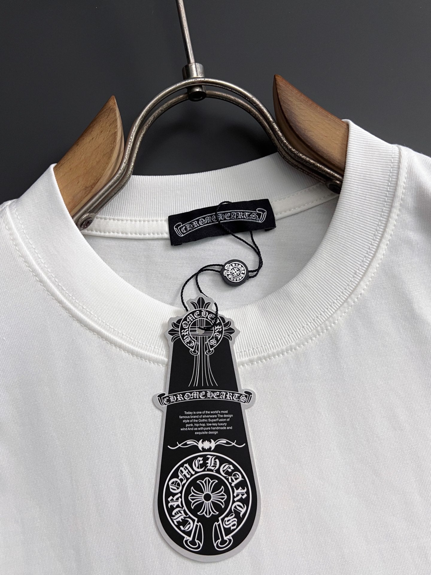 White short-sleeve T-shirt neckline with inner label and crest hang tag