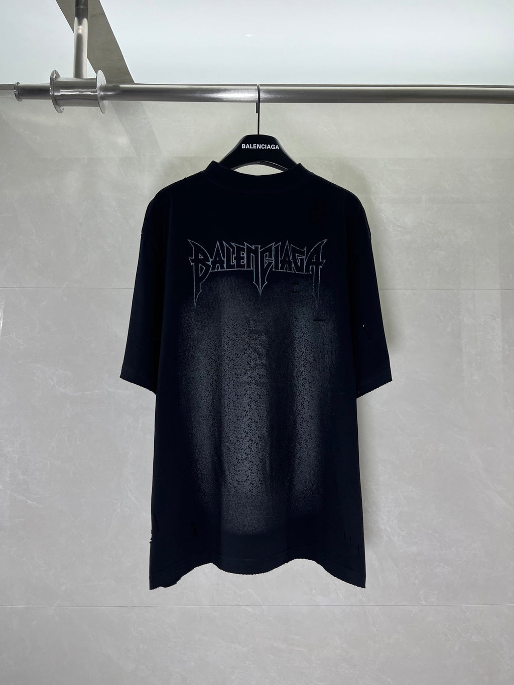Graphic T-shirt, dark navy back with large outlined logo-style print