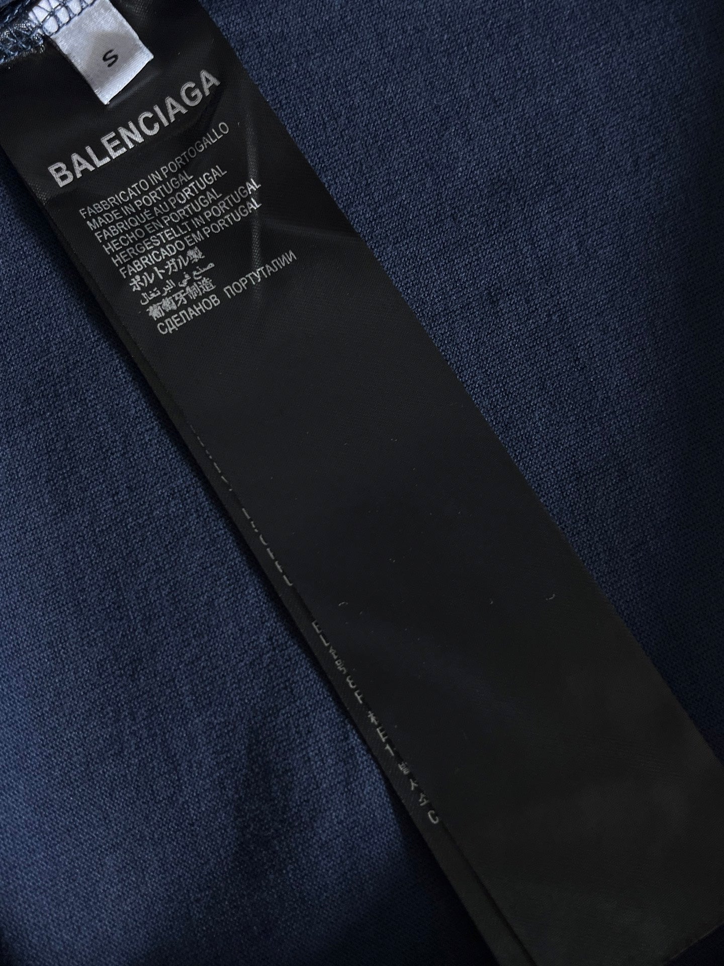 Navy T-shirt with black interior care label and stitched side hem