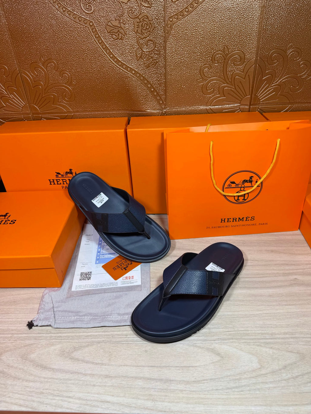 Hermes dark blue leather thong sandals with textured strap and flat sole