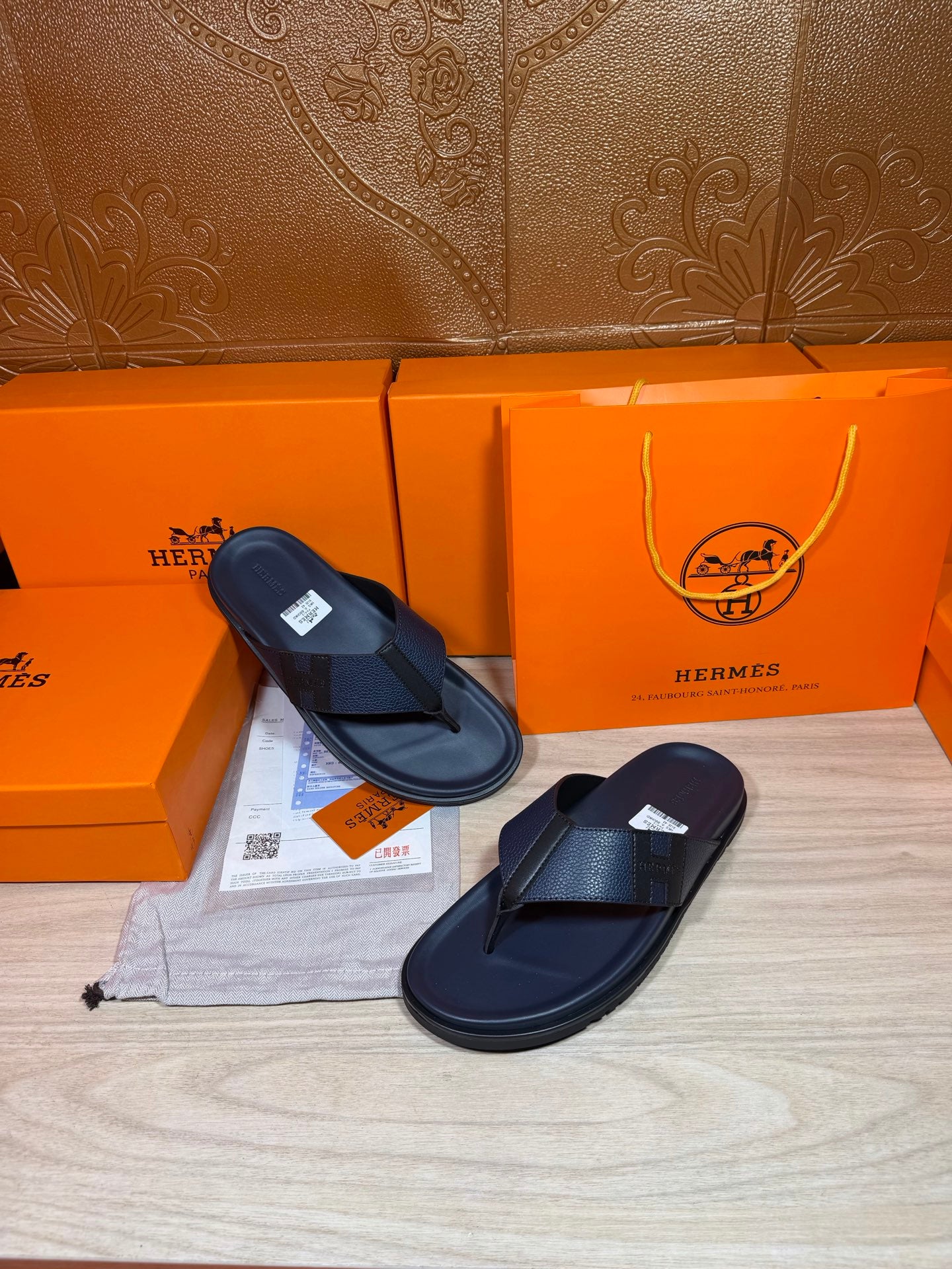 Hermes dark blue leather thong sandals with textured strap and flat sole