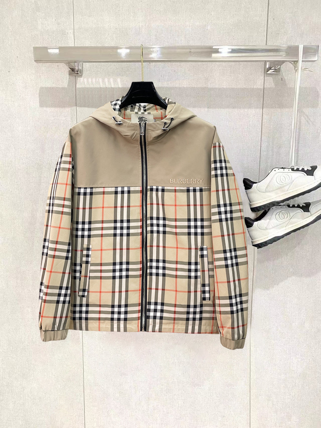 Hooded jacket with beige body and Burberry plaid sleeves, front zip closure