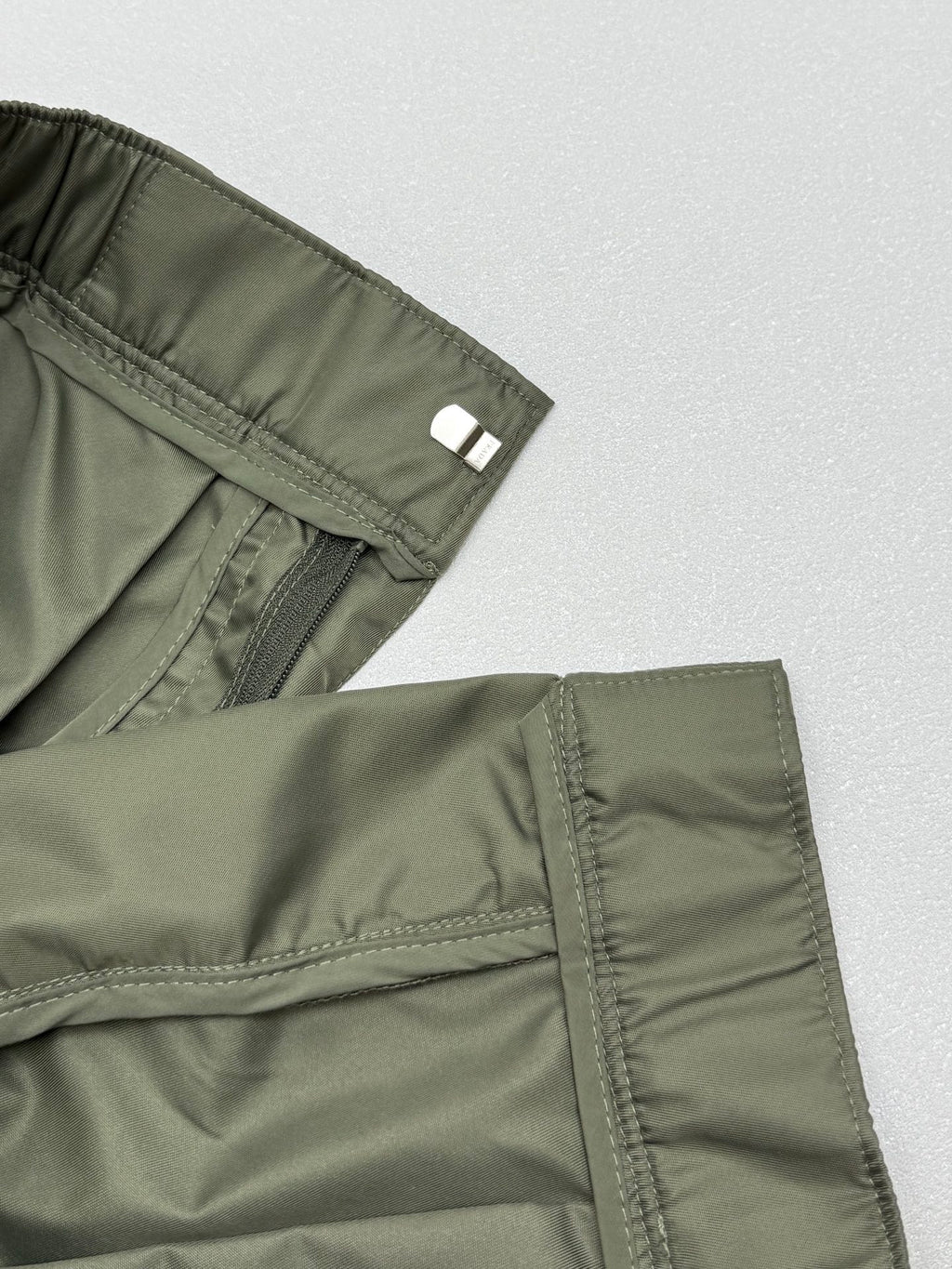 Olive cargo shorts with side zip pocket and reinforced cargo panel