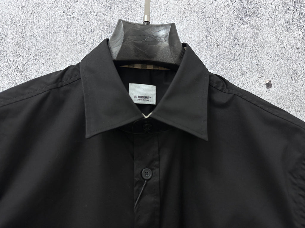 Short-sleeve button-up shirt, dark black, pointed collar with inner Burberry label