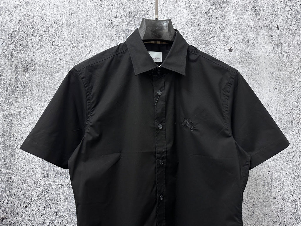 Short-sleeve button-up shirt, dark black, front buttons and chest pocket with logo