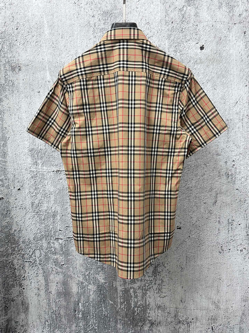Plaid short-sleeve shirt back view with yoke and half sleeves