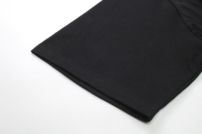 Black short-sleeve T-shirt hem and sleeve cuff detail
