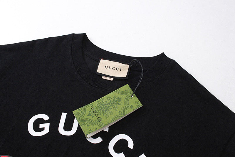 Gucci short-sleeve T-shirt black, neckline with Gucci tag