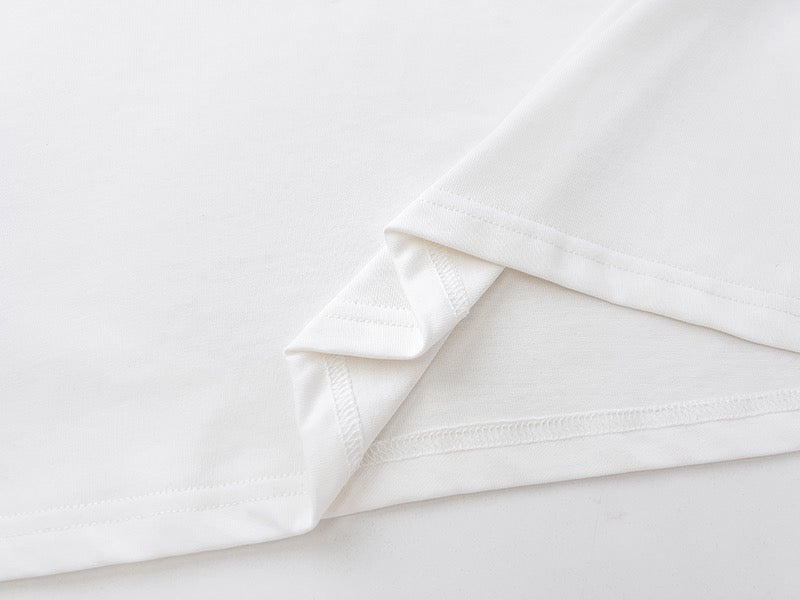 White T-shirt hem with double-stitched seam detail