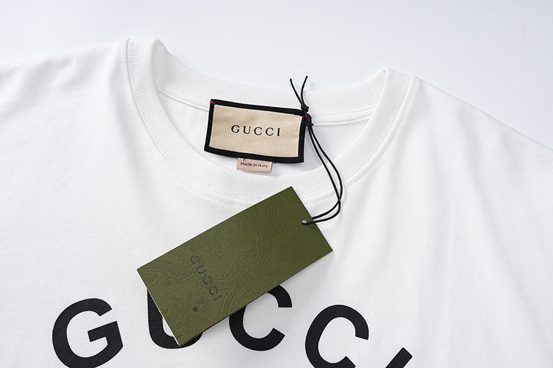 White Gucci T-shirt with neckline tag and “GUCCI” print close-up