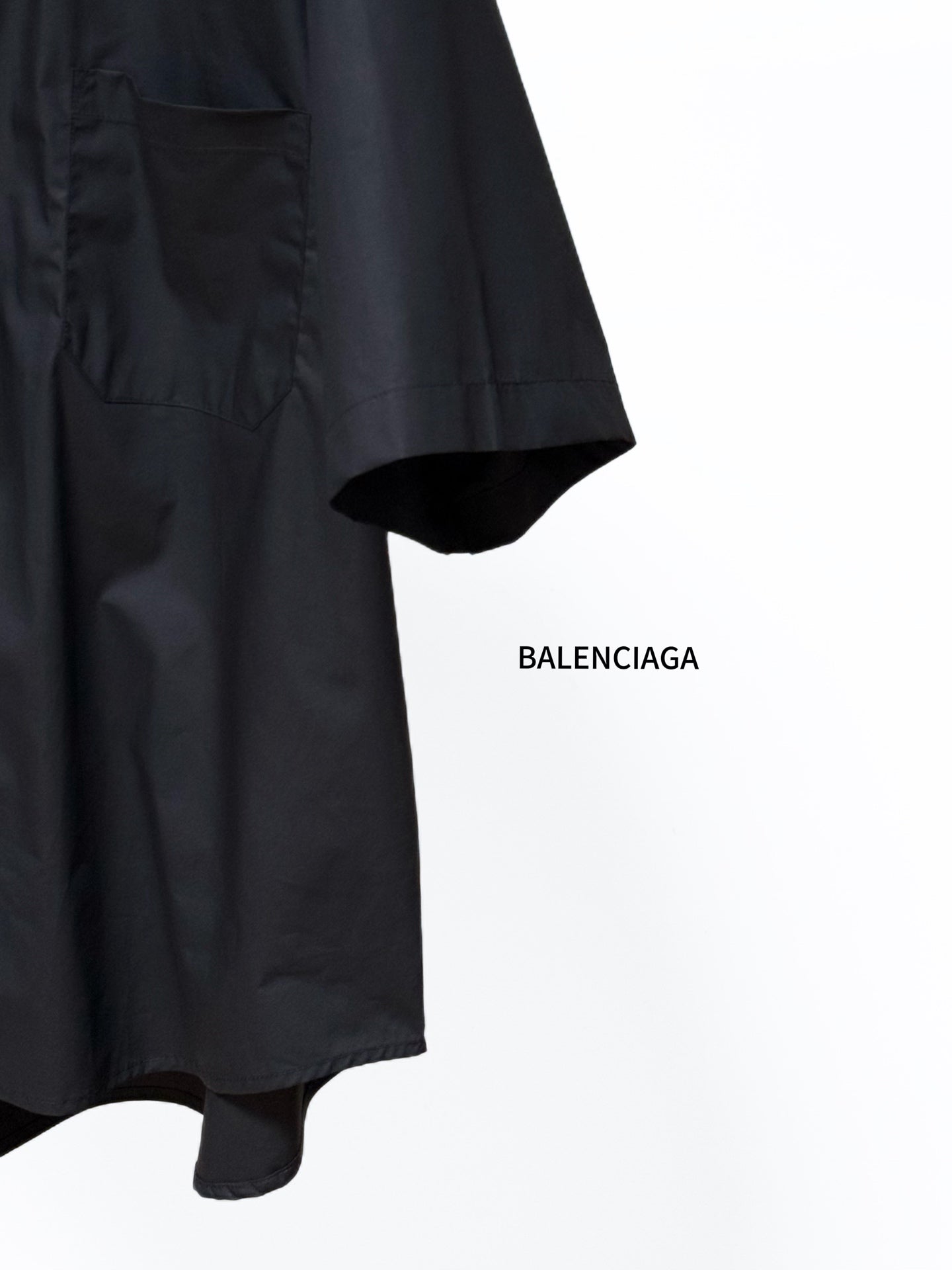 Men's short-sleeve button-up shirt, black, hem and sleeve with chest pocket corner