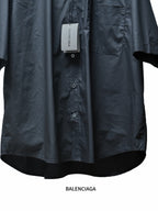 Men's short-sleeve button-up shirt, black, front close-up with buttons and chest pocket